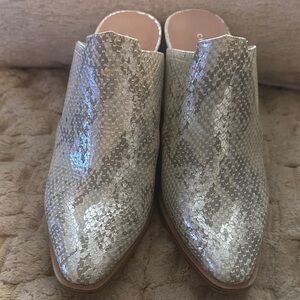 Chinese Laundry Women's Beaute Mules